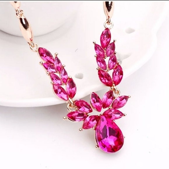 Gold plated pink crystal flower necklace earrings set - Picture 3 of 12
